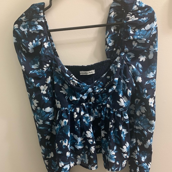 Abercrombie & Fitch black & blue floral smocked babydoll cropped blouse - Picture 3 of 4
